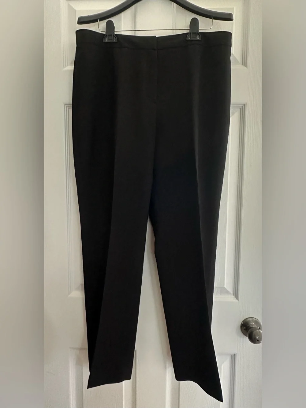 Gently worn women’s Le Suit Black & light gray Textured 2 Piece Pant Suit